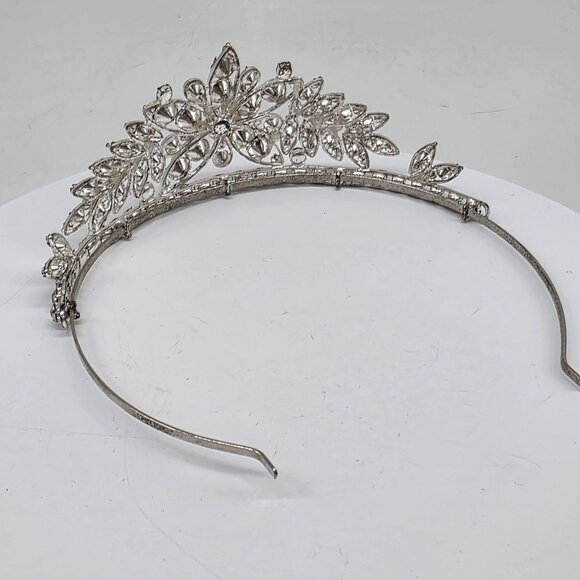 Elegant Crystal & Pearl Tiara For Special Occasions Wedding 1980s - Picture 8 of 9